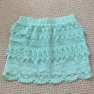 EUC English Rose Mint color crochet/lace skirt (size Small)